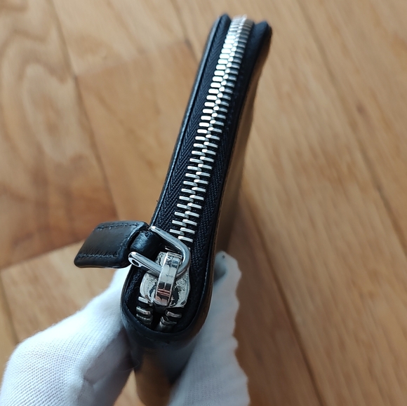 Prada leather zippy compact wallet EUC - Picture 3 of 14